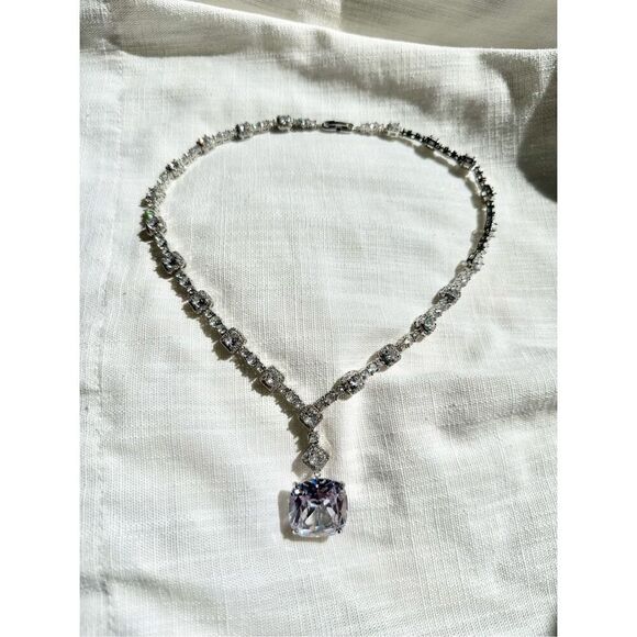 Stunning cushion cut cubic zirconia statement necklace - Picture 13 of 15